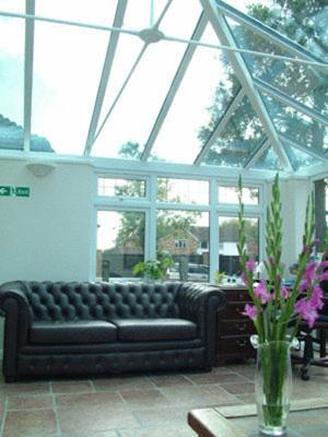 Gatwick House Otel Horley Dış mekan fotoğraf
